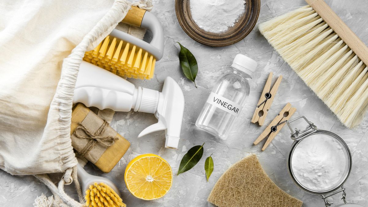 La mezcla también puede utilizarse para limpiar el lavamanos o la bañera.