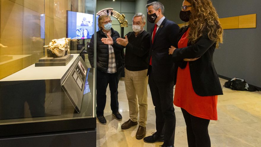Presentación de los huesos de buey almizclero en el MUPAC.