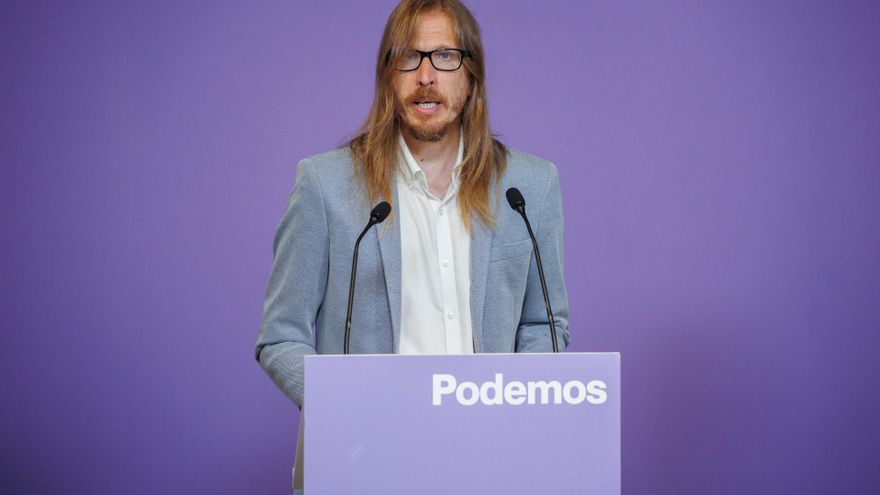 Archivo - El secretario de Organización y Portavoz de Podemos, Pablo Fernández, durante una rueda de prensa, a 2 de septiembre de 2024, en Madrid (España).