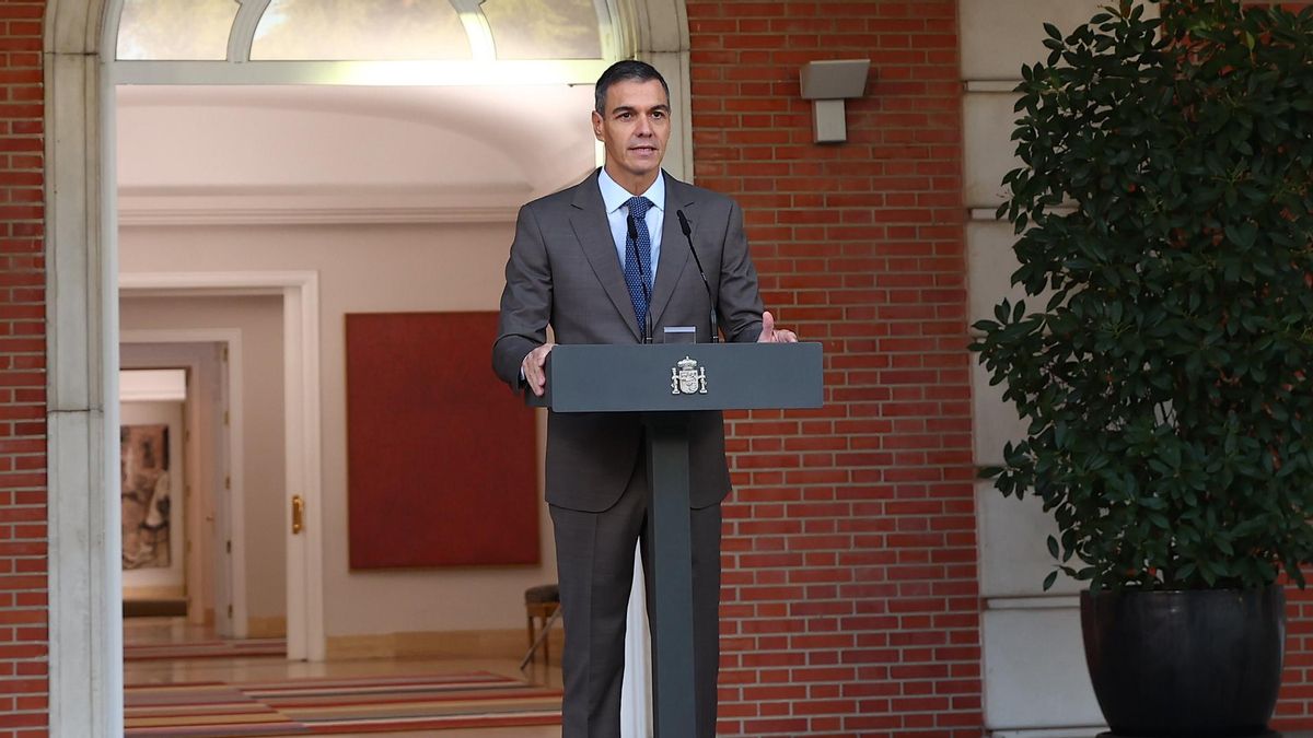 Pedro Sánchez en su convocatoria de elecciones ante la Moncloa el 5 de octubre de 2026