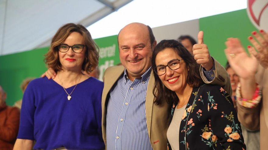 Ortuzar destaca la feminización del PNV: "¡Mujeres al poder! Y los hombres muy contentos"