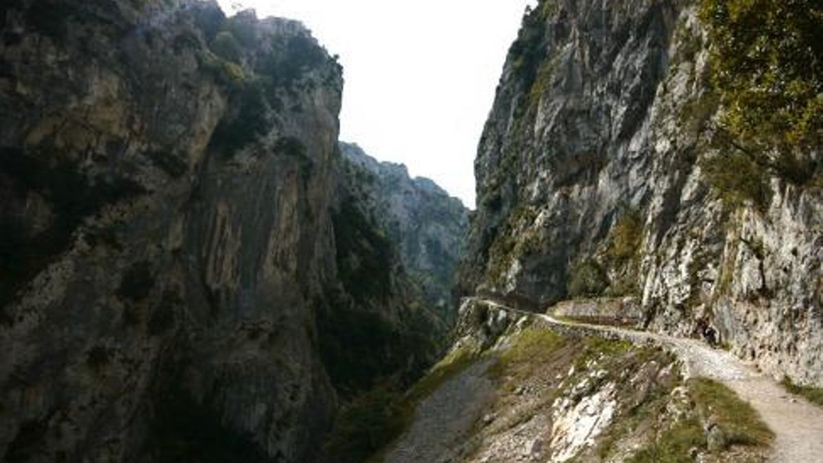 La Ruta del Cares reabre al público tras descartarse nuevos riesgos de desprendimientos