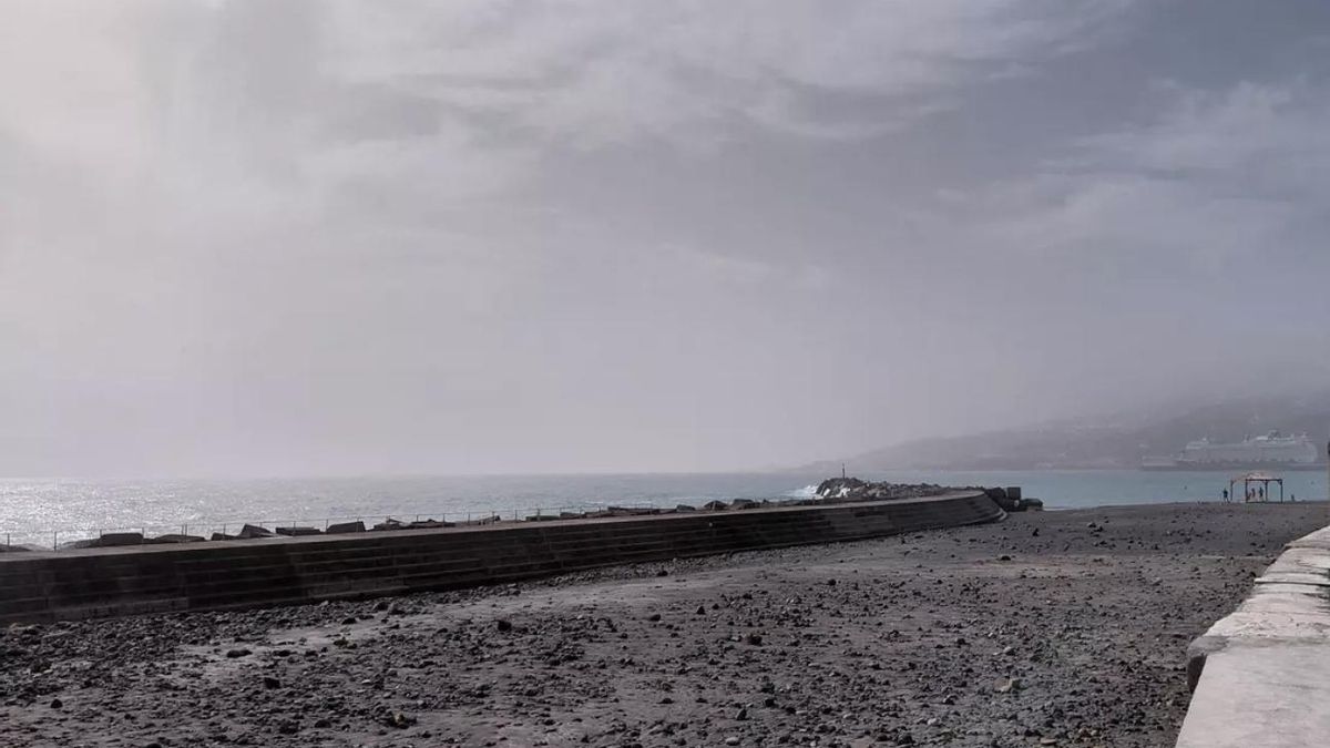 Sanidad recomienda  tomar precauciones por la  calima