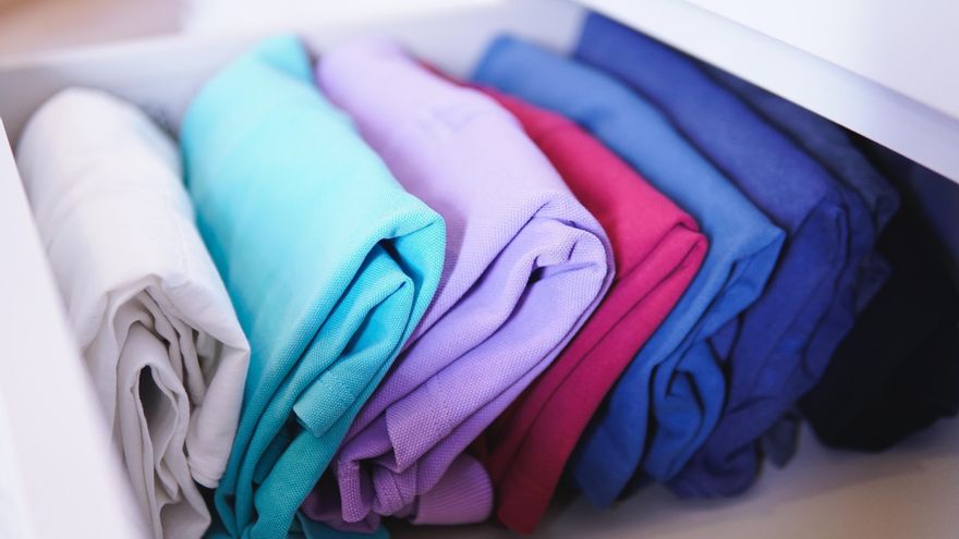 ¿Puede el color de tu ropa hacer que pases más o menos calor?