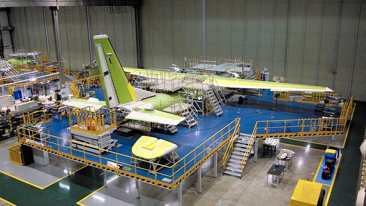 Planta del sector aeronáutico en las inmediaciones del aeropuerto de San Pablo en Sevilla.