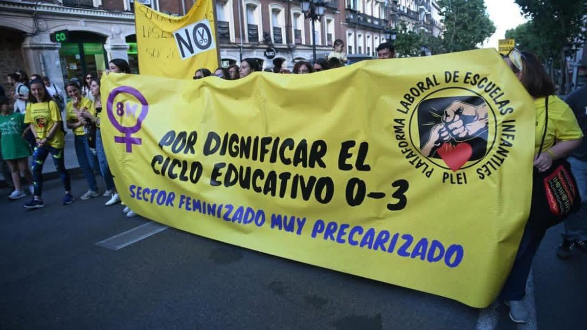 Profesoras de las escuelas infantiles de Madrid, en huelga frente a la precariedad: "El problema es la privatización"