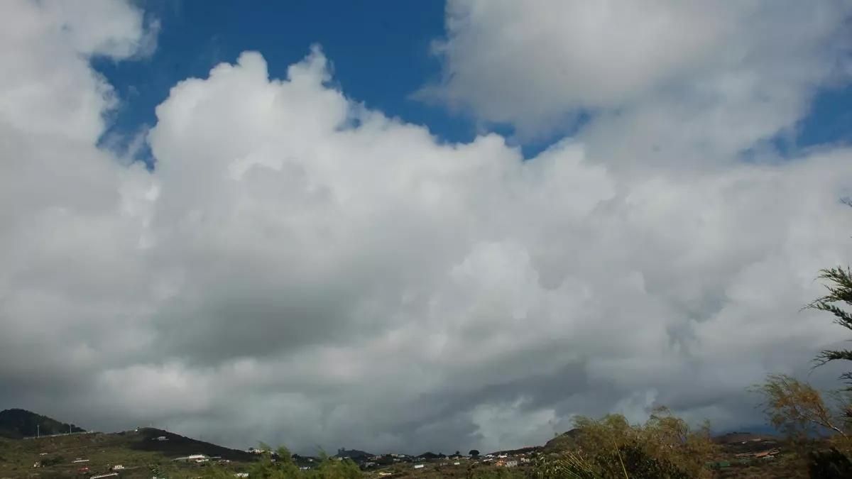 Nuboso  con algún claro en las horas centrales este martes en el norte y este de La Palma