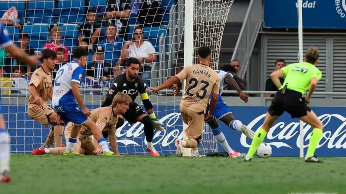 El Tenerife pierde la eficacia y cede un empate al Cádiz