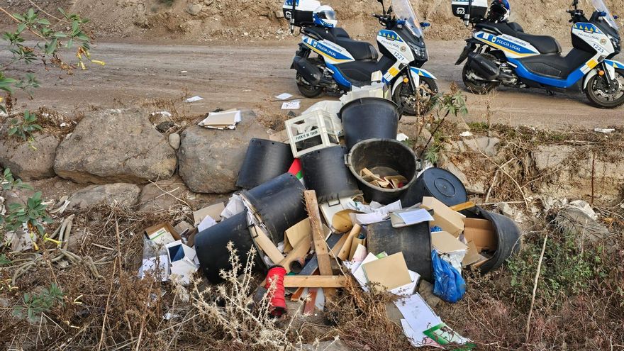 La Policía Local de Las Palmas descubre en un vertido ilegal documentación sensible de personas administraciones y empresas