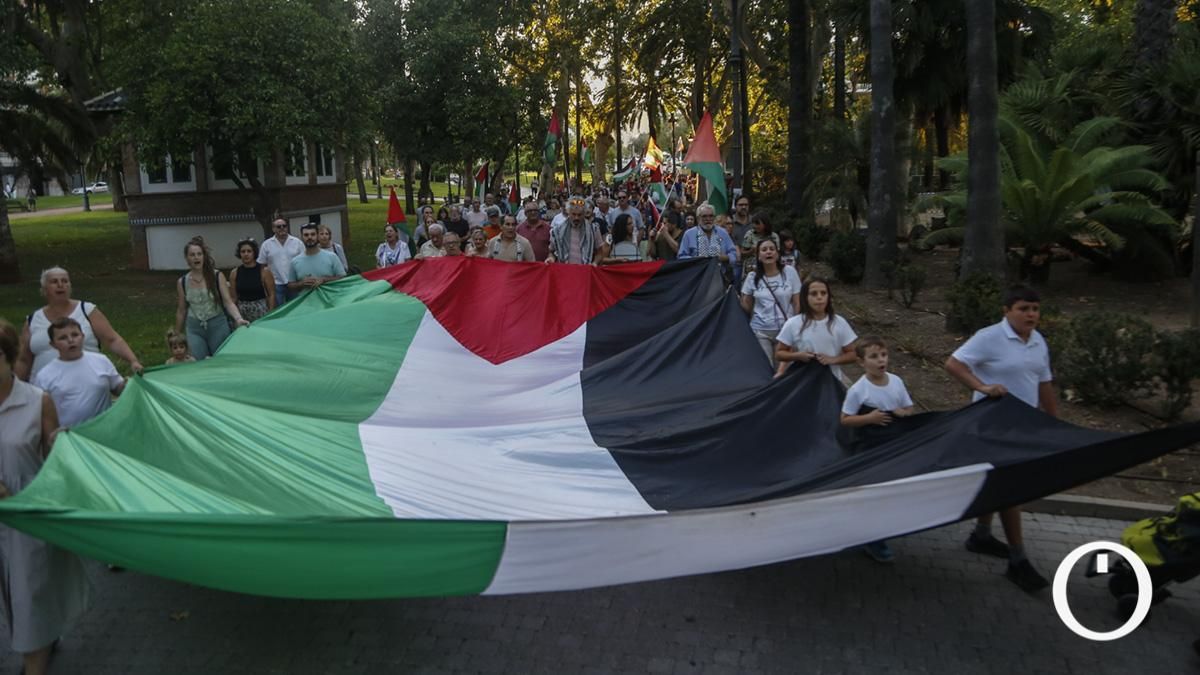 Identificado el agresor que tiró hielo y una garrafa de agua durante una marcha propalestina en Córdoba