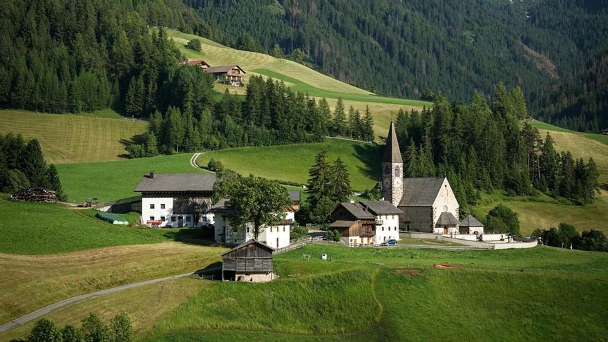 "No tienen ningún respeto": cientos de turistas visitan cada día este pueblo italiano para sacarse una foto y sus habitantes están hartos