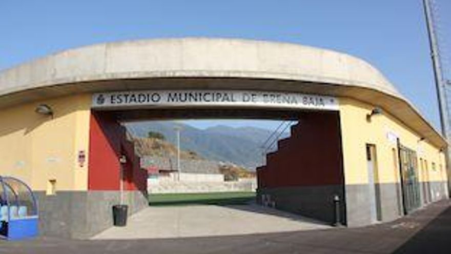 Breña Baja habilita el Estadio de San José para recoger enseres y alimentos en favor de las personas afectadas por el volcán