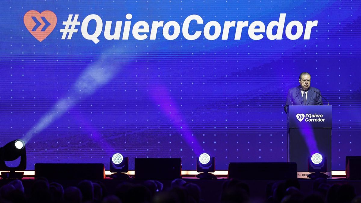 El presidente de AVE, Vicente Boluda, en el acto de #QuieroCorredor en el Roig Arena de València.
