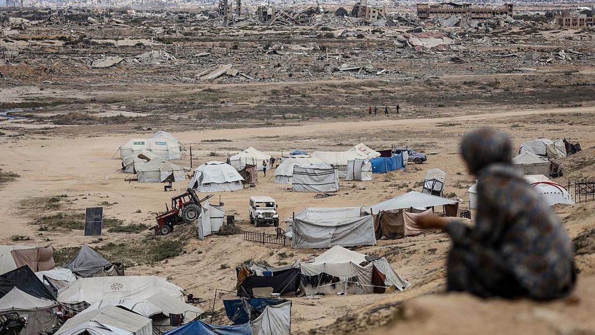 Tiendas de palestinos desplazados en Deir el Balah, en el centro de la Franja de Gaza, el 6 de octubre de 2025.