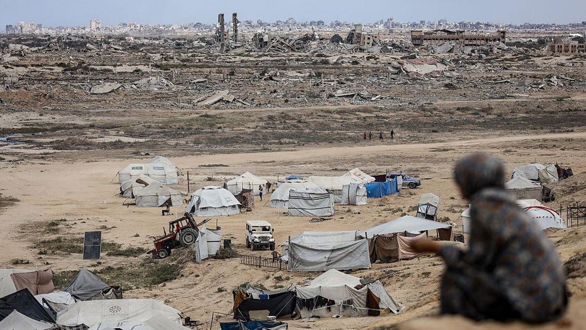 Tiendas de palestinos desplazados en Deir el Balah, en el centro de la Franja de Gaza, el 6 de octubre de 2025.