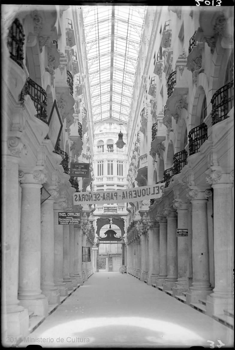 El Pasaje Lodares, al poco tiempo de ser concluido.