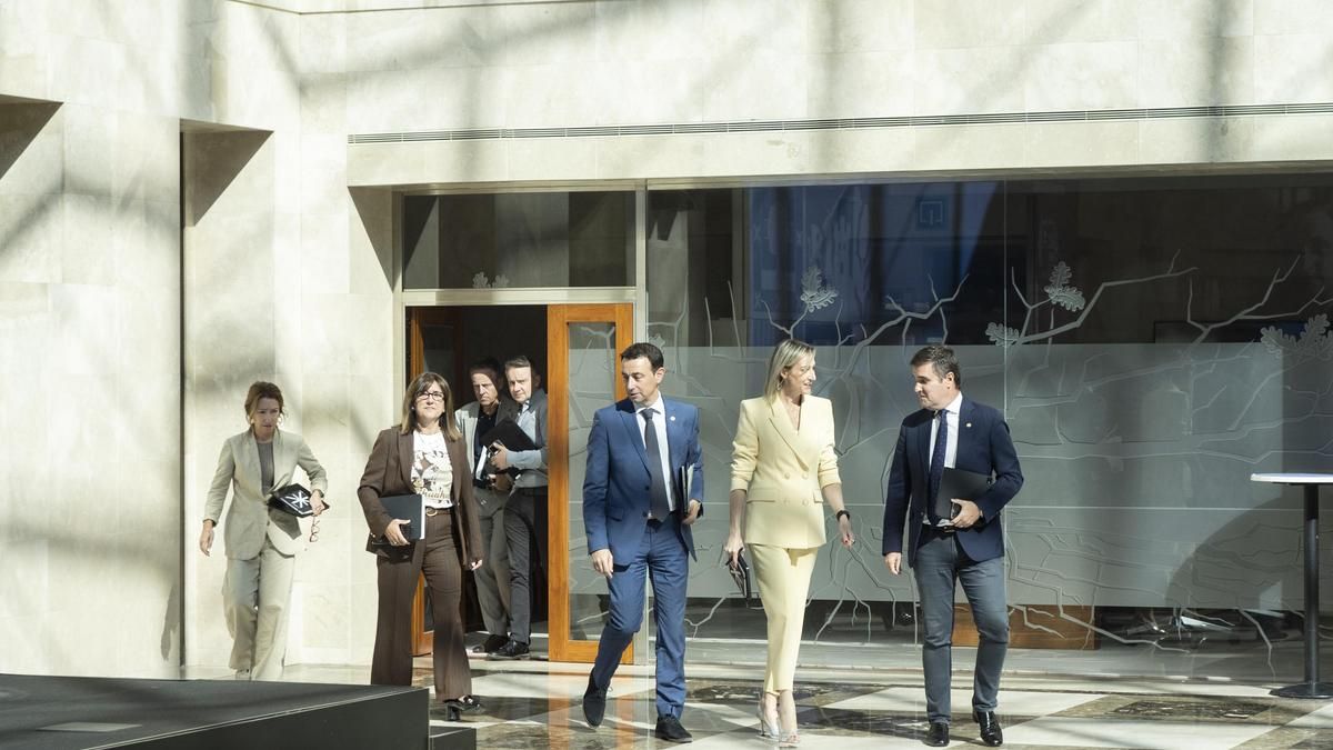 Jauregi junto a Ubarretxena, Torres y Barredo, a su llegada a la comparecencia tras el Consejo de Gobierno.