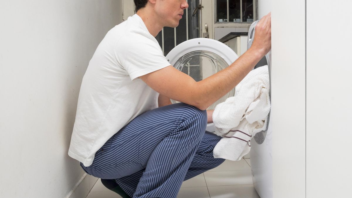 Una administradora de fincas aclara los límites de poner la lavadora por la noche: “La comunidad no tiene potestad sancionadora directa”