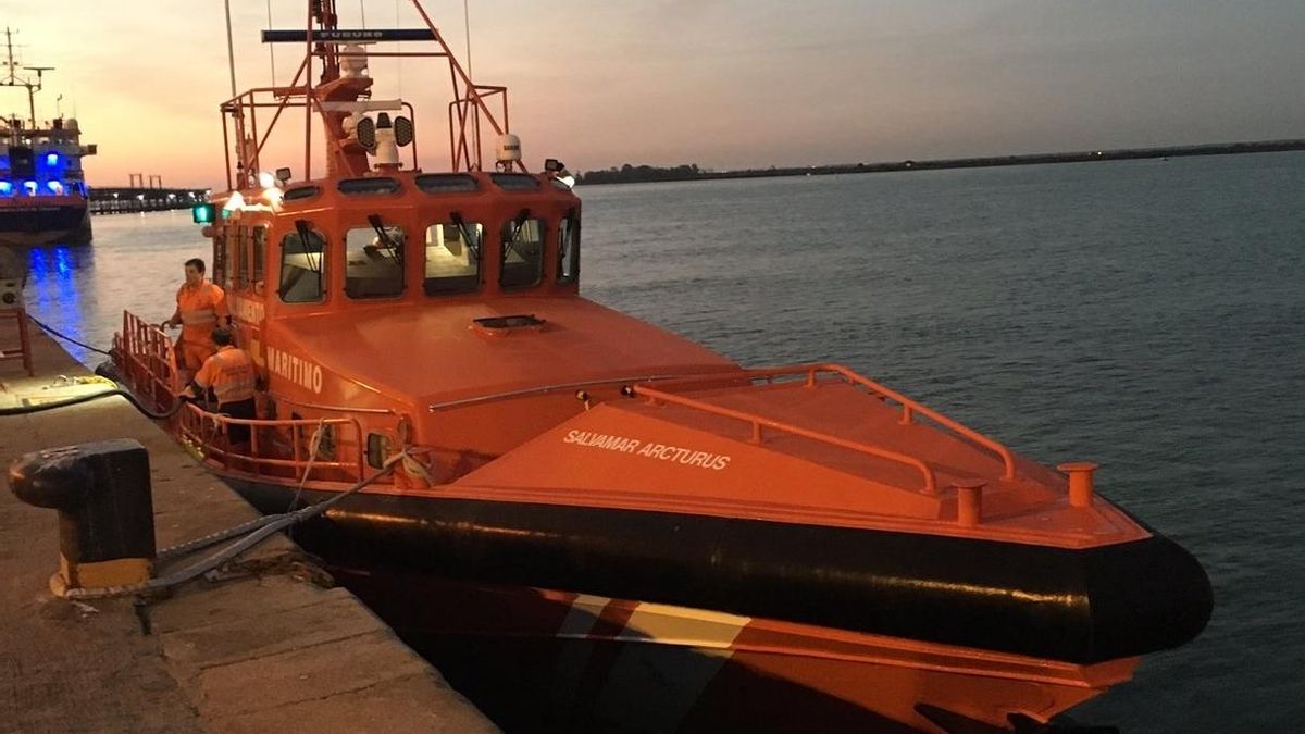 Rescatan a 155 inmigrantes a bordo de siete pateras en aguas del Estrecho