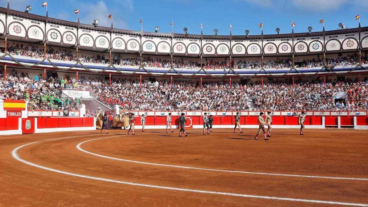 La alcaldesa de Santander publicita la feria taurina en Madrid pese a la nulidad judicial del contrato