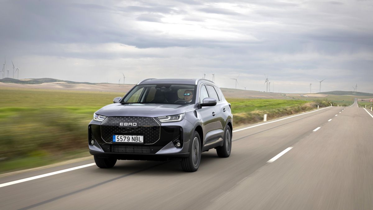 El Ebro s700 PHEV, en acción por carreteras de Huesca.