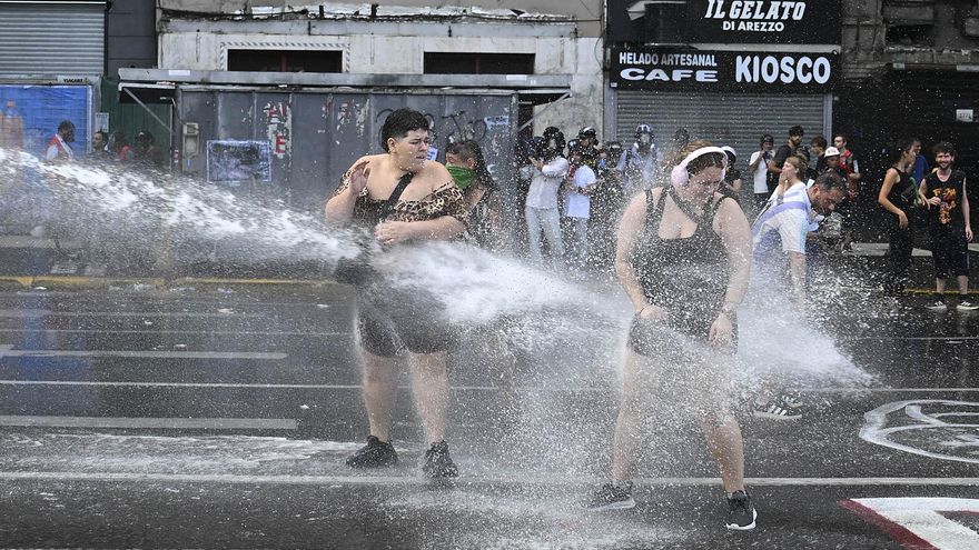 Incidentes y represión en protesta de miles de manifestantes contra la reforma laboral
