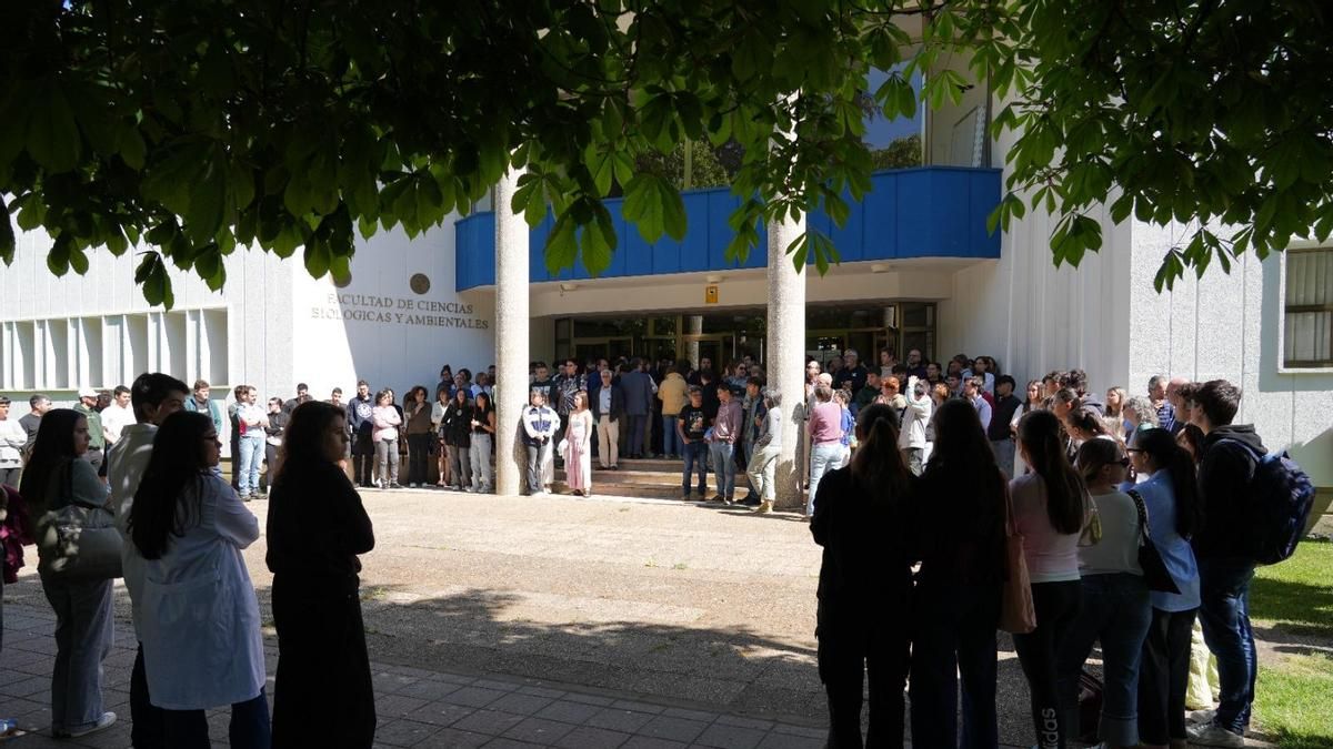 Minuto de silencio por la muerte de la alumna de la Universidad de León Marina Pedraja Crespo.