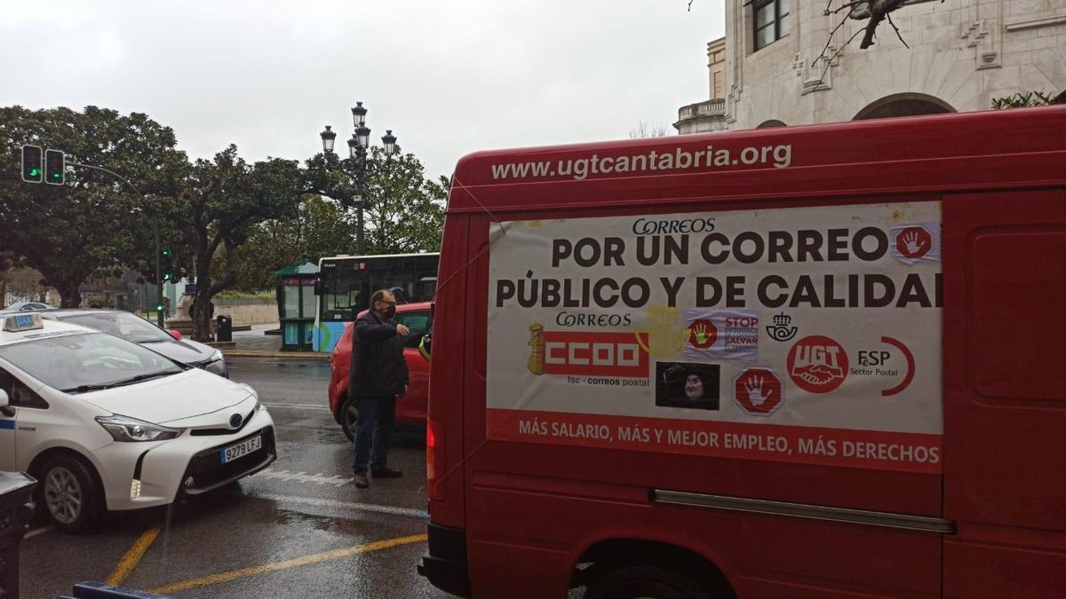 Rodada postal de protesta de Correos en Santander
