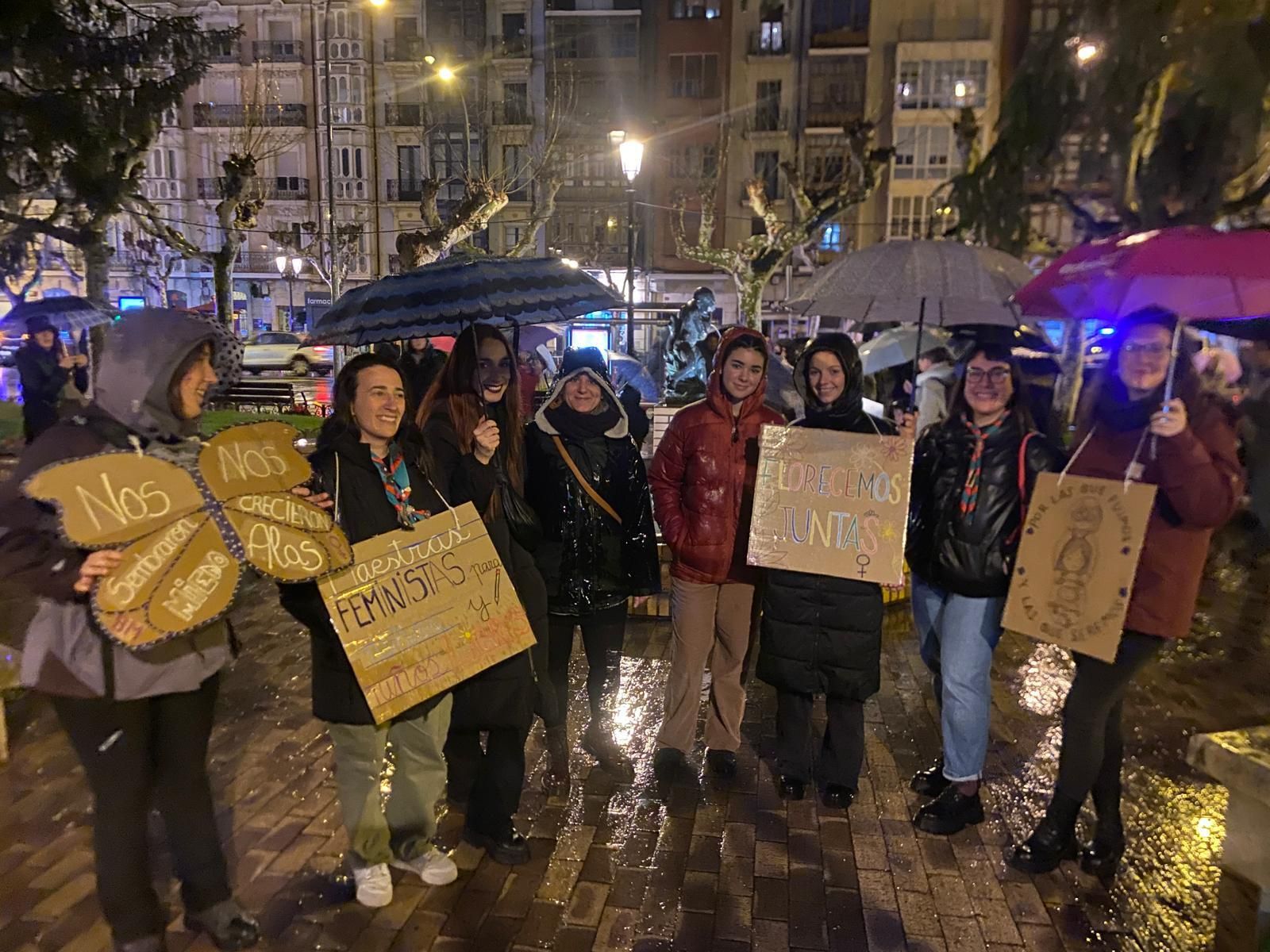 Las imágenes del 8M en Logroño: la fuerza del feminismo venció a la lluvia