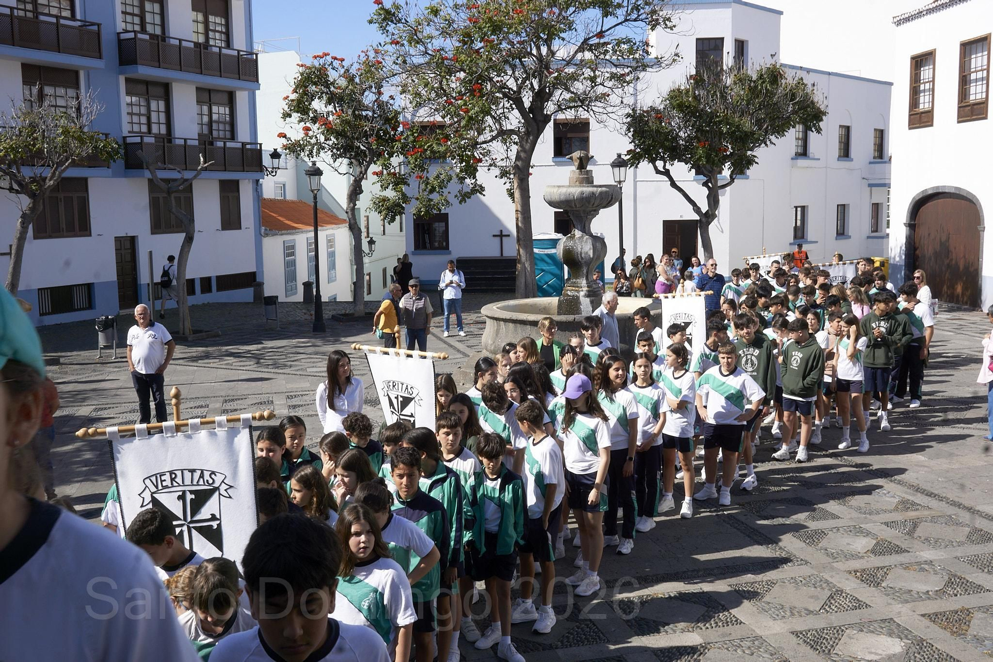 Las fiestas de La Palmita reúnen a generaciones de alumnos y familias en torno a la celebración de Santo Domingo de Guzmán. JOSÉ F. AROZENA