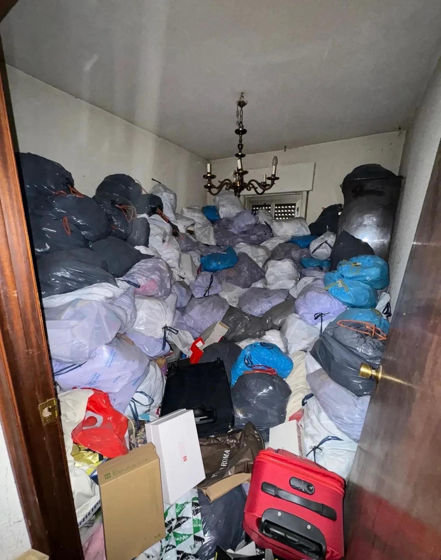 Encara que tradicionalment la síndrome de Diògenes s'ha associat a gent gran, Salvá considera que cada vegada apareix amb més freqüència en persones joves o de mitjana edat