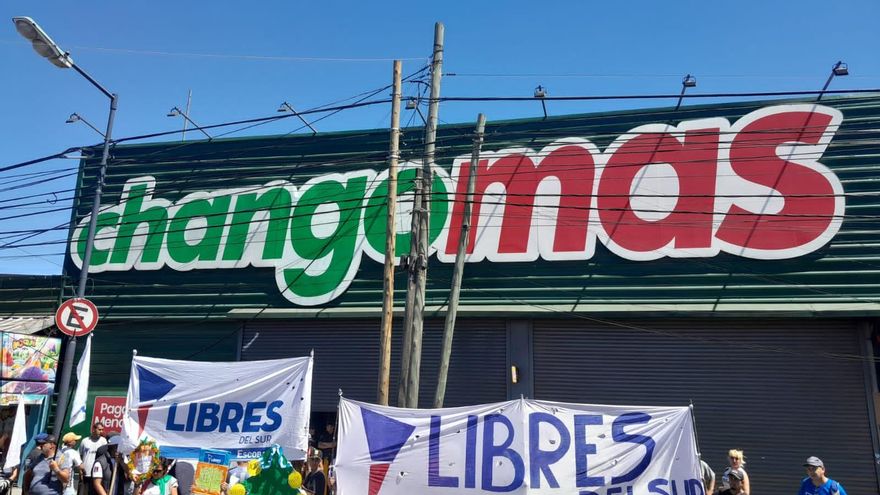 "Ni Macri hizo esto": se calienta el final de año con reclamo por los planes, comida a los súper y piquetes en todo el país