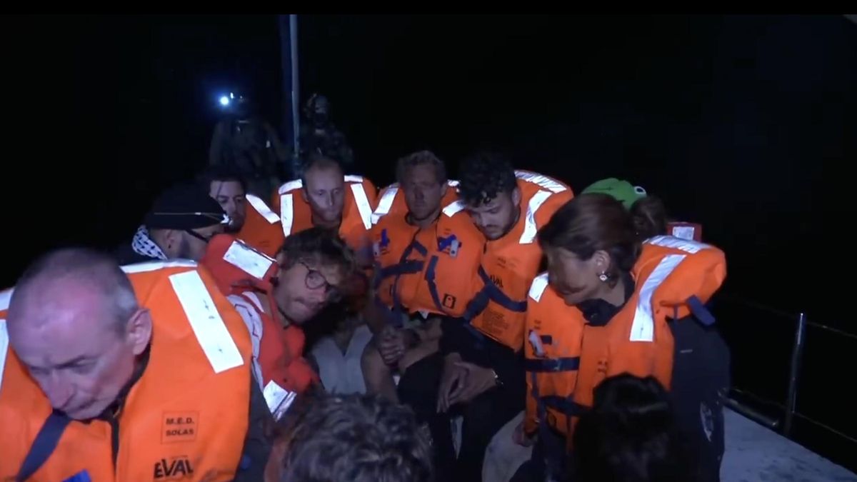 El ejército israelí asalta la Flotilla de la Libertad rumbo a Gaza con Greta Thunberg a bordo