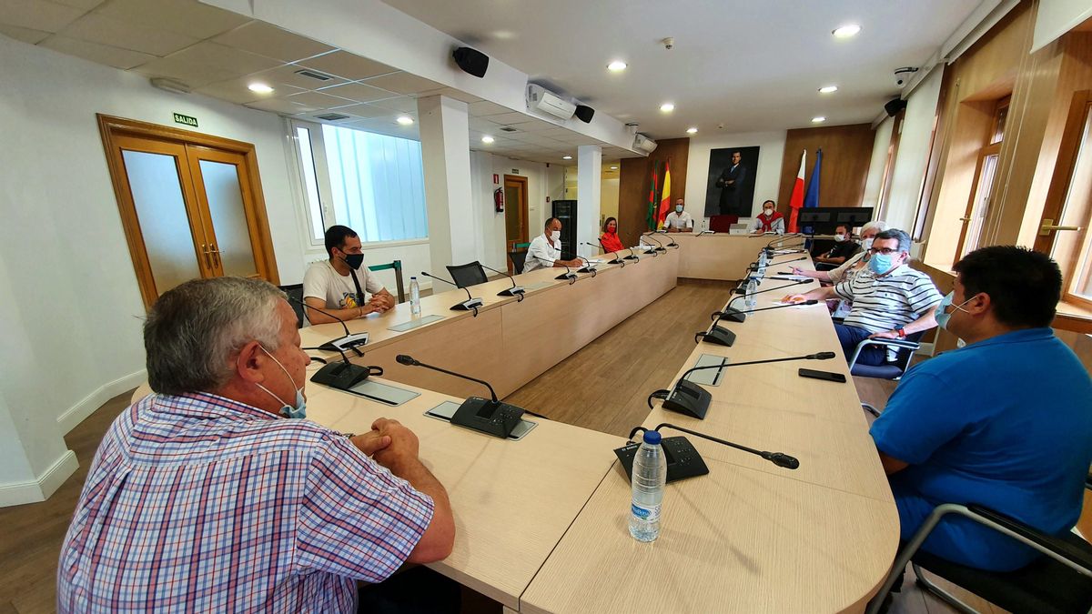 Reunión del comité de empresa y el Ayuntamiento de Torrelavega.