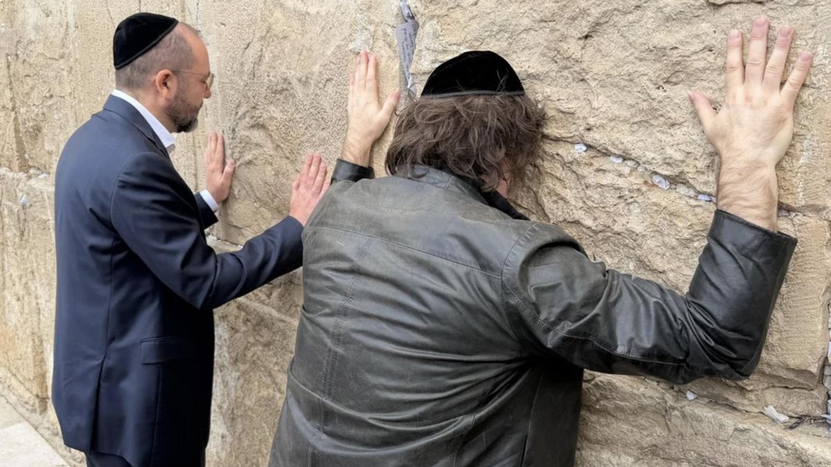 Milei en el Muro de los Lamentos.