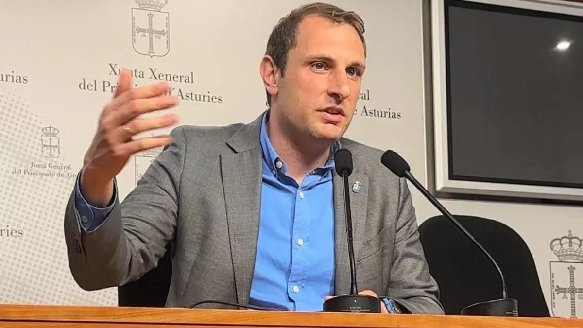 El diputado del Grupo Mixto y portavoz de Foro Asturias, Adrián Pumares.