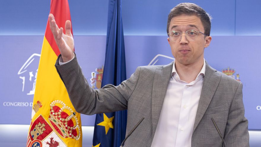 El portavoz de Sumar en el Congreso, Iñigo Errejón, ofrece una rueda de prensa, en el Congreso de los Diputados, a 21 de marzo de 2024, en Madrid (España).