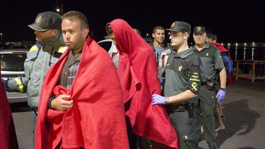 Rescatan a 11 inmigrantes en costas de Motril (Granada)