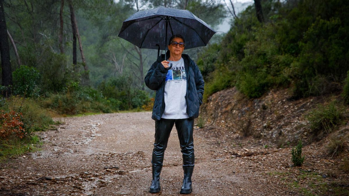 Anna Velasco es una de las integrantes de Historias Desobedientes, el colectivo que reúne a familiares de represores críticos con ellos.