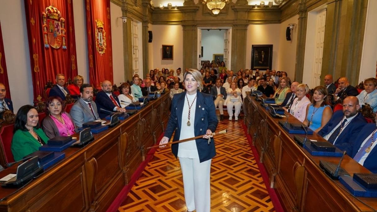 La fractura de Vox en Cartagena tumba al PP: una moción de censura arrebata la alcaldía a Arroyo con los votos de dos exconcejales del partido de Abascal