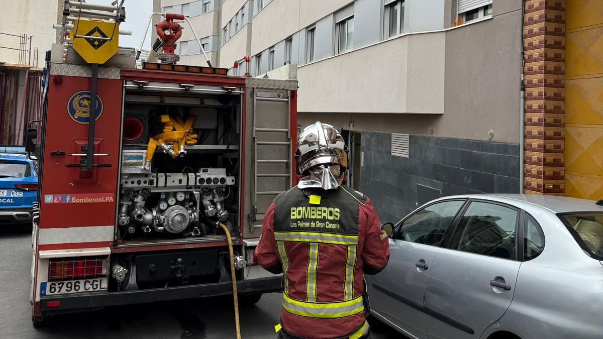 Incendio al mediodía en una vivienda del barrio de Las Torres, en Las Palmas de Gran Canaria.