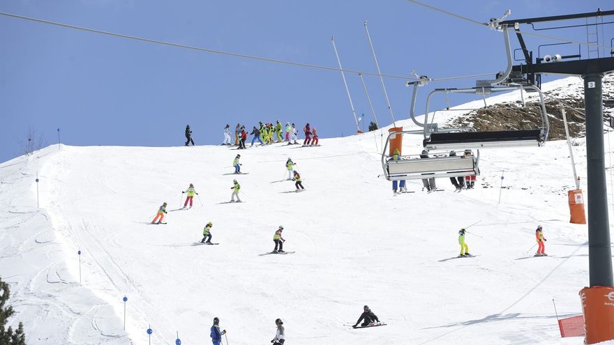 Adjudicado por 12,8 millones de euros el polémico proyecto para unir en telecabina Benasque y Cerler