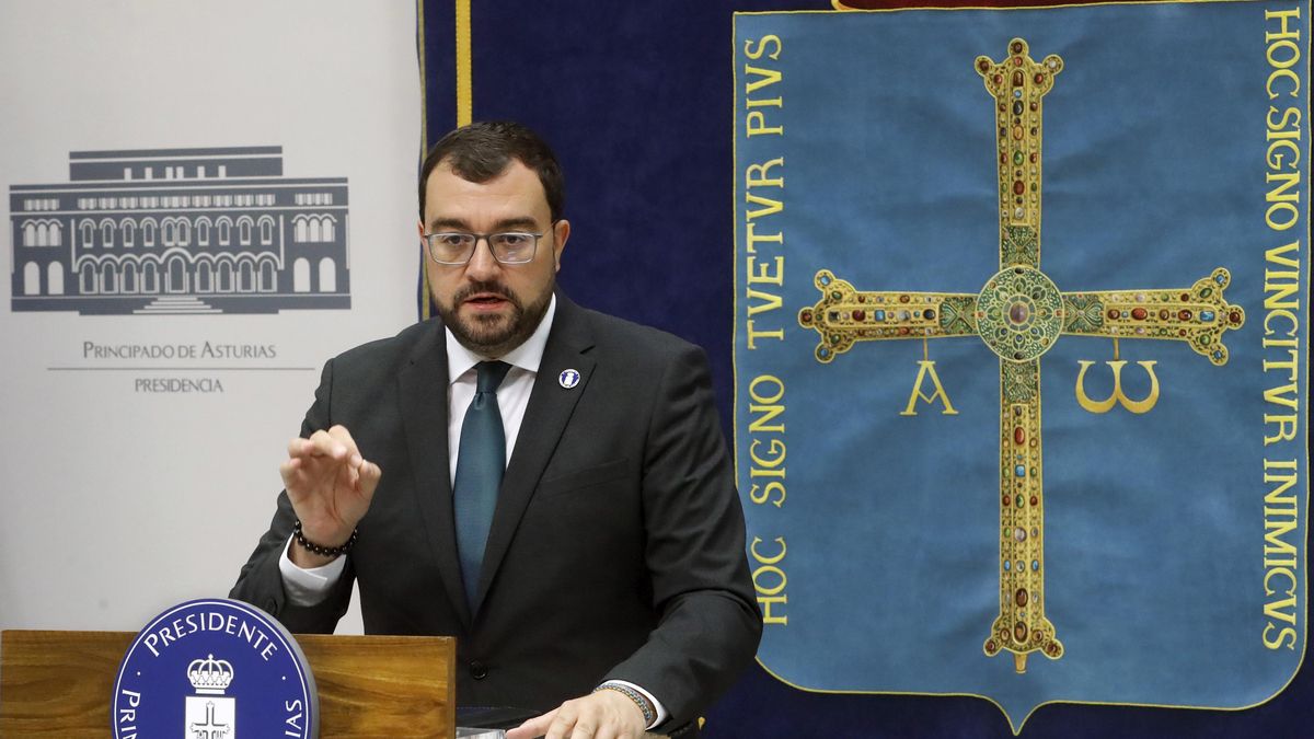 Adrián Barbón durante la rueda de prensa donde anunció, este lunes, la concesión de las Medallas de Asturias e Hijos Adoptivos y Predilectos 2026.