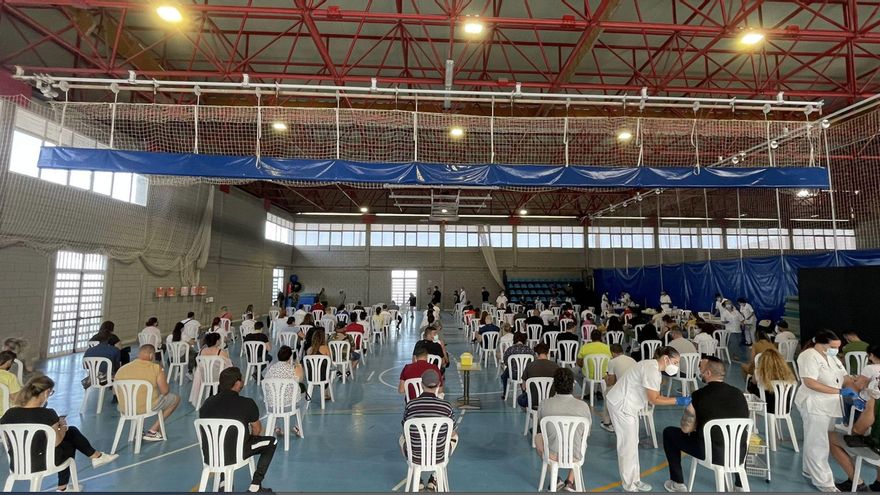 Sanidad amplía la vacunación masiva este sábado en el punto comarcal de El Paso a residentes mayores de 30 años