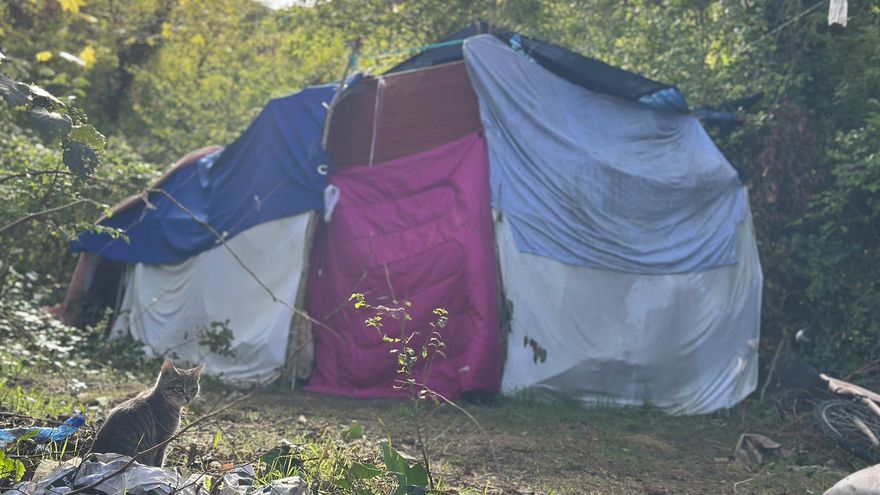 Colectivos denuncian una “crisis humanitaria” ante el posible desalojo de 200 inmigrantes en Pamplona