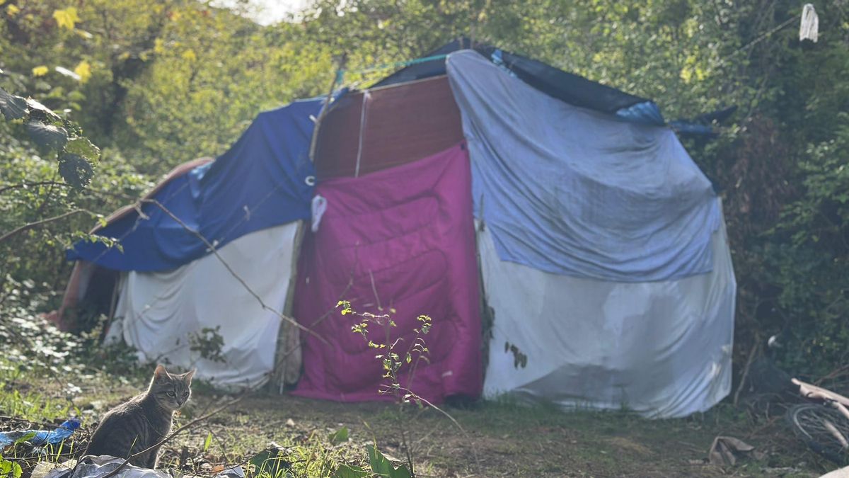 Colectivos denuncian una “crisis humanitaria” ante el posible desalojo de 200 inmigrantes en Pamplona
