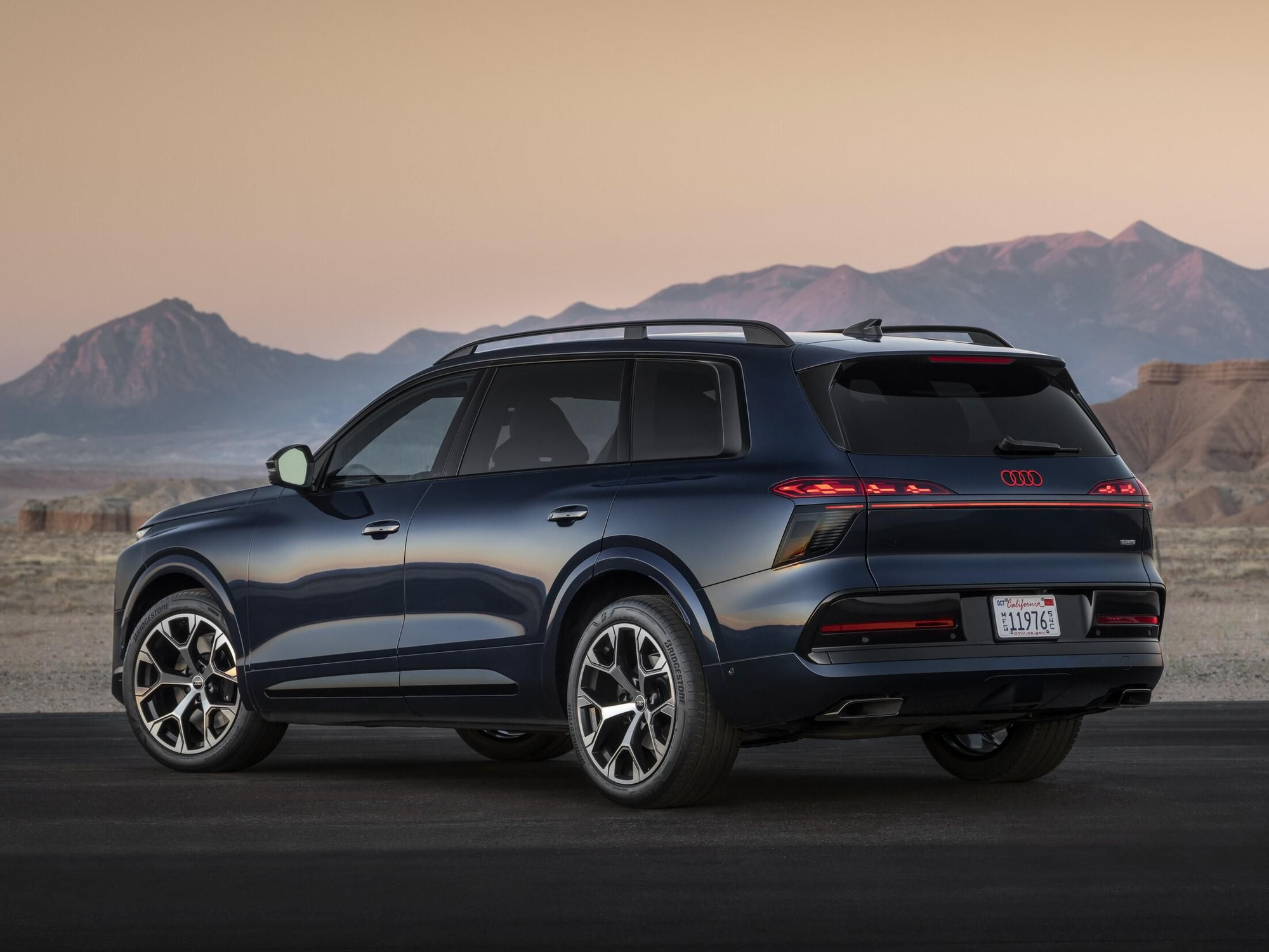 El nuevo SUV deja pequeños al Q7 y el Q8 tanto por tamaño como por posicionamiento.