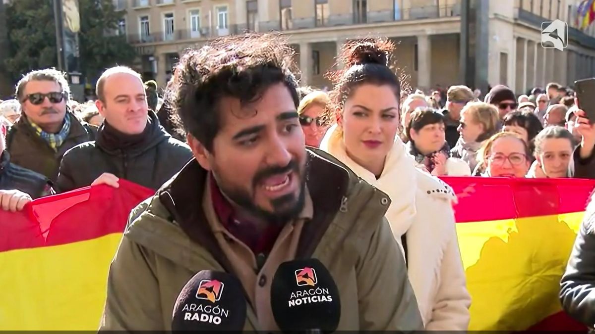 El Colegio de Periodistas de Aragón denuncia insultos a los informadores en un acto de Alvise en Zaragoza