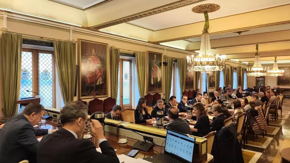 Imagen de archivo de una sesión plenaria en el Ayuntamiento de Oviedo.