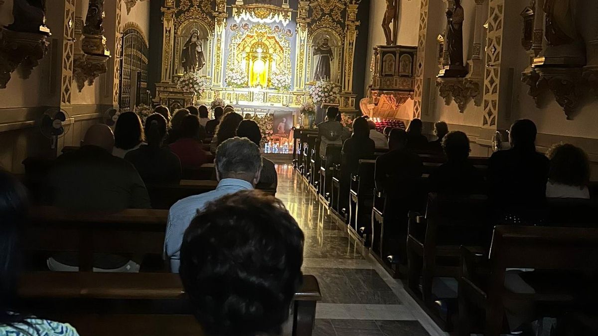 Asistencia a una misa por parte de miembros de un grupo de jóvenes cristianos en España. CEDIDA